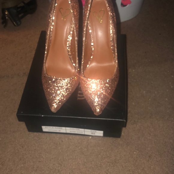 Heels - Picture 3 of 3